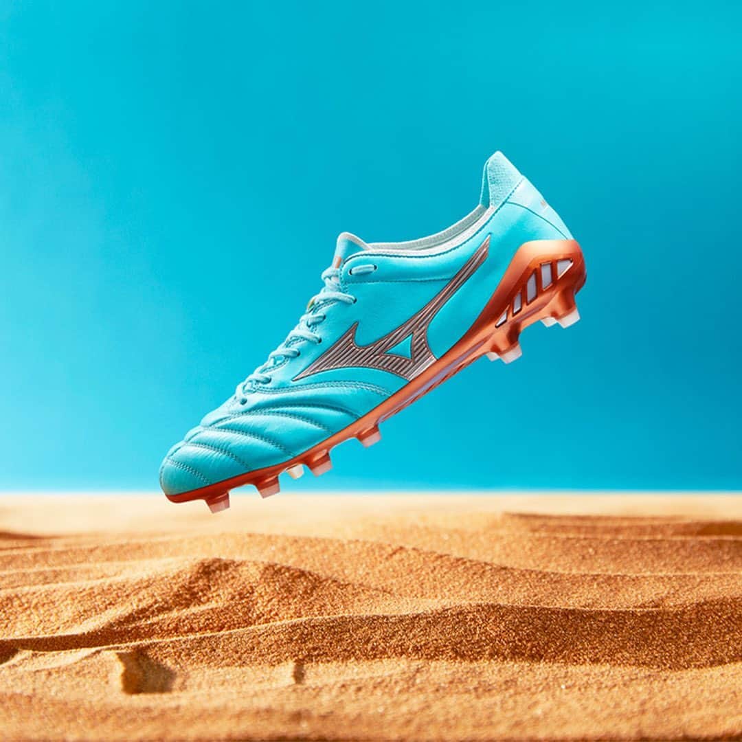 ジャキットのインスタグラム：「>> 𝗠𝗼𝗿𝗲𝗹𝗶𝗮 𝗡𝗲𝗼 𝗜𝗜𝗜 𝗝𝗮𝗽𝗮𝗻 << Comfortable and Lightweight 🏖 𝘼𝙯𝙪𝙧𝙚 𝘽𝙡𝙪𝙚 𝙋𝙖𝙘𝙠 | Awaken the footballer in you with color of sea and sand of Qatar. . #AzureBluePack #MoreliaNeo #MizunoFootball #Mizuno #MizunoThailand #ReachBeyond」