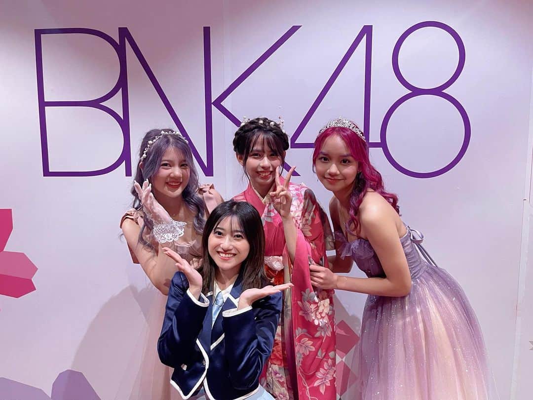 大久保美織のインスタグラム：「KatePiamJib × Miori #BNK48 #MioriBNK48 #大久保美織 #Miichan #katebnk48 #piambnk48 #jibbnk48」