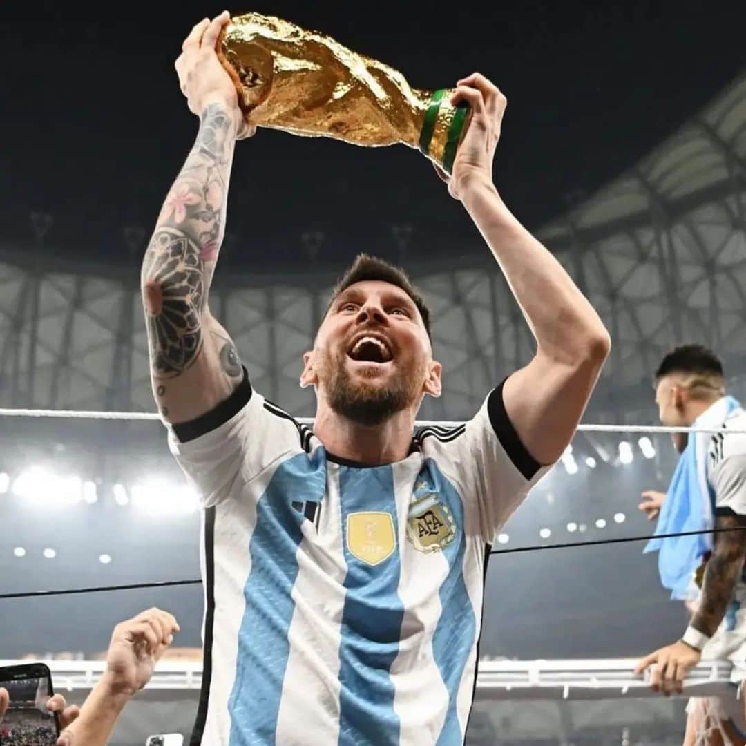 マーク・ザッカーバーグのインスタグラム：「@leomessi's World Cup post is now the most liked in Instagram history. WhatsApp also reached a record 25 million messages per second during the final.」