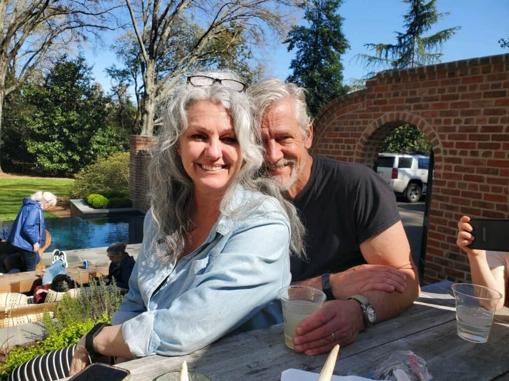 ブルックリン・デッカーのインスタグラム：「Lovebirding since ‘86   Happy anniversary, Mom and Dad ❤️」