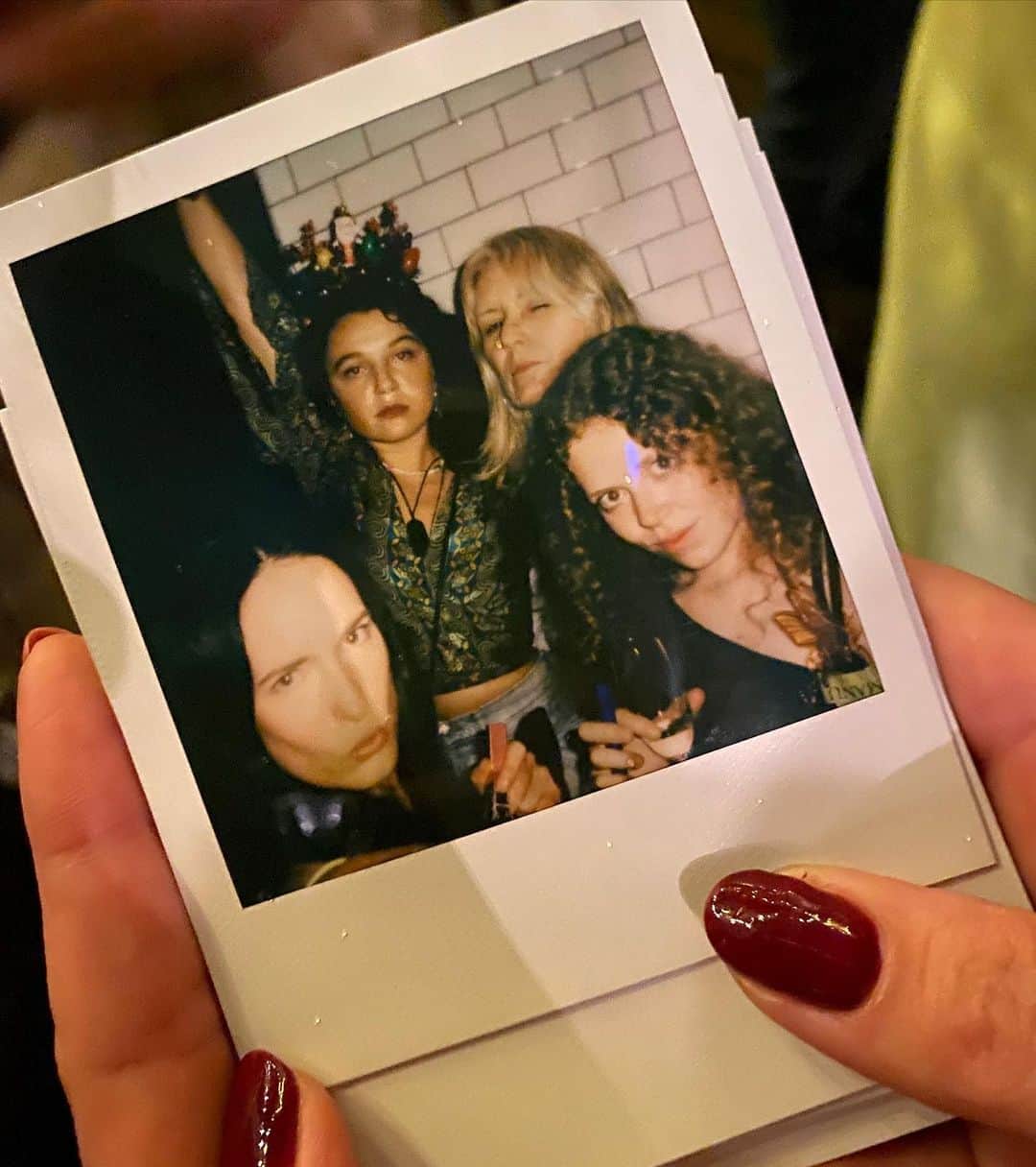 ステファニア・ラビー・オーウェンのインスタグラム：「What’s said in the ladies room stays in the ladies room 🤫😘」