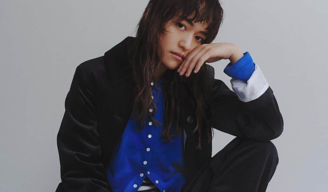 iriのインスタグラム：「『アニエスベーと彩る。私たちのクリスマス vol.1 iri 』 The Fashion Postさんに掲載していただいています。 ぜひチェックしてください❄️  #agnesb #アニエスベー #noelenmusique #アニエスベークリスマス」