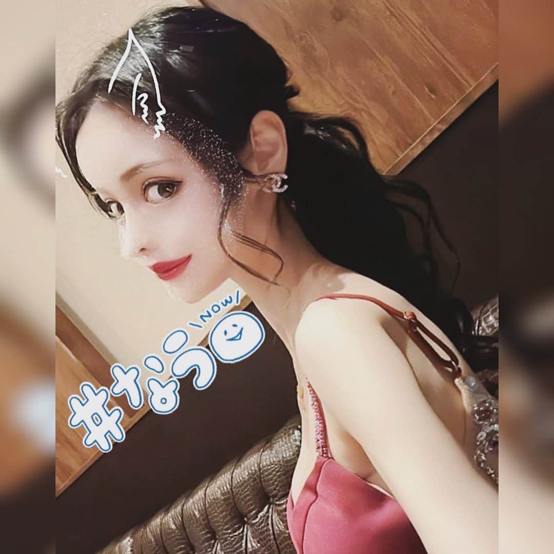 ねねーしゅさんのインスタグラム写真 - (ねねーしゅInstagram)「キャバ嬢。  #歌舞伎町#キャバクラ#新宿#キャバ嬢#歌舞伎#キャバ#六本木キャバ嬢#銀座キャバ嬢#上野キャバ嬢#西麻布ラウンジ#六本木ラウンジ#サパー#コンカフェ#ガルバ#ホスト#キャバドレス#sugar」12月21日 13時34分 - nenepiyon