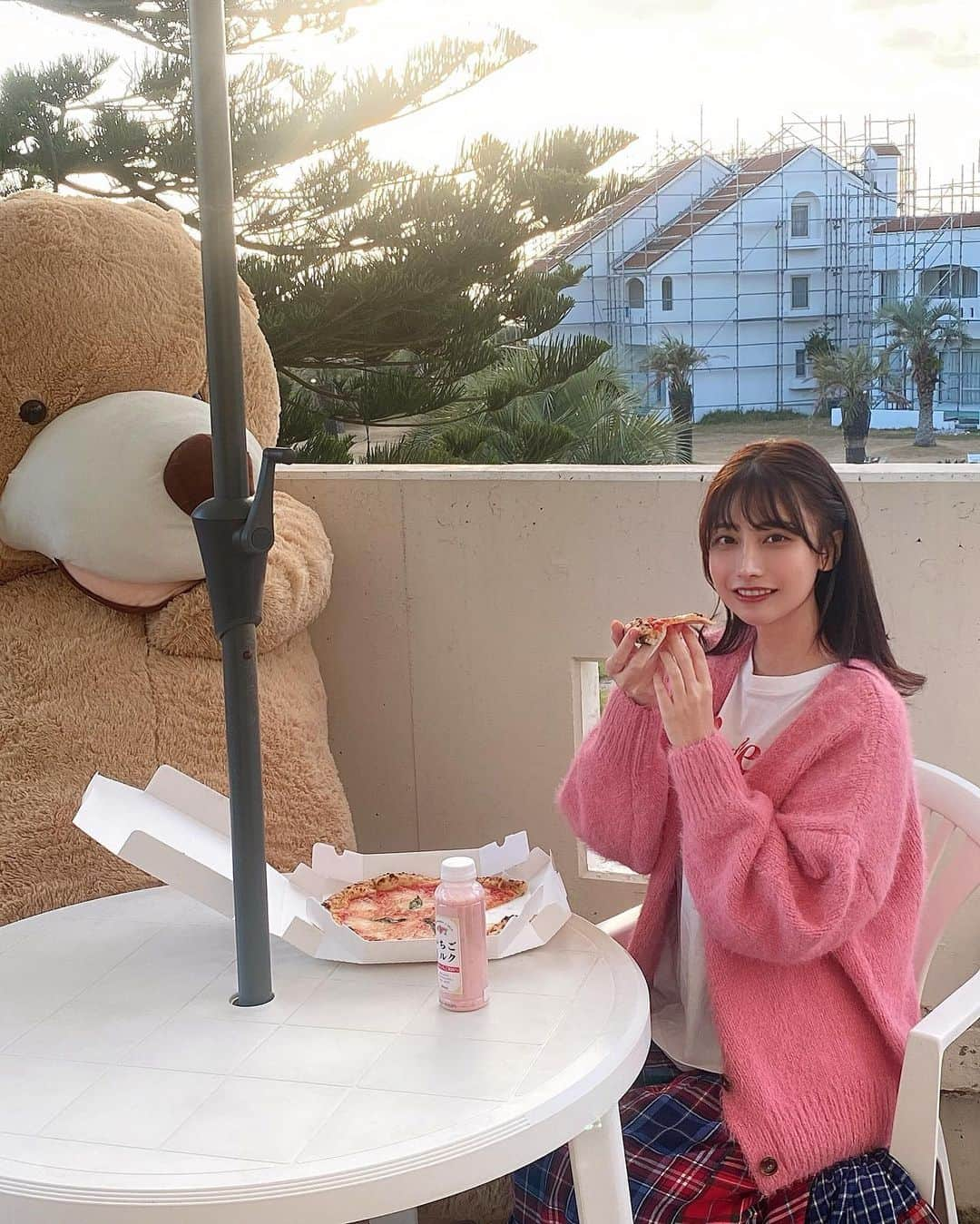 鈴木優香のインスタグラム：「STRiKE!のお気に入りオフショット🧸💗  みんなのお気に入りも教えてね🫶」