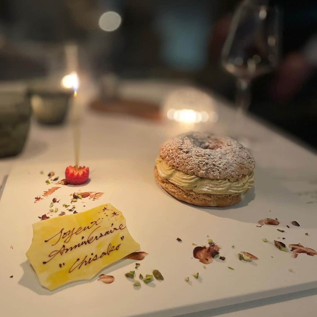 古田ちさこのインスタグラム：「🕯🤍  昨日は誕生日ということでお祝いのメッセージを下さった方、本当に有難うございます。✨✨  特に節目というわけでもないですが、家族や仲間、応援してくれる方々に改めて感謝して過ごしました。  のらりくらりマイペースな私ですが、これからも宜しくお願い致します 🦥⸝⋆  #ご報告も何もありません 笑」