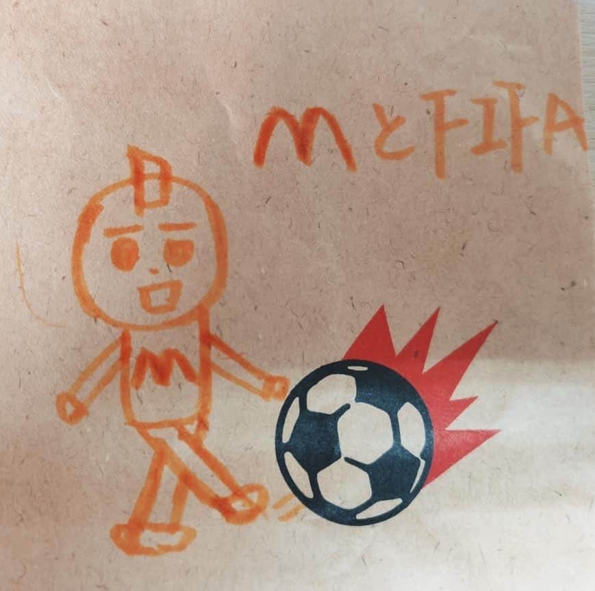 佐野玲於のインスタグラム：「SABORIGACHI😅  I was very excited to see the World Cup 2022!! ⚽️  @mcdonalds  @mcdonaldsjapan   #mcdonalds  #smile #マクドナルド #マクドナルドスマイル」