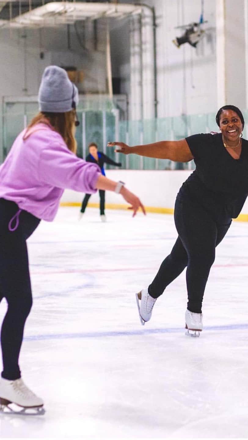 のインスタグラム：「Come skate with me! I’ve got weekly classes in Boston, and some exciting stops along the way. Link in bio or visit skateandsculpt.com ❤️」