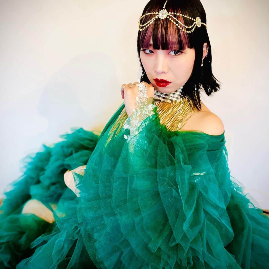 RINGOのインスタグラム：「🎄🎄🎄  #踊り子 #burlesque #バーレスク #burlesquedancer #バーレスクダンサー #dance #dancer #japanese  #japan  #japanesegirl  #instajapan  #instatokyo  #instakyoto #photograph #merrychristmas」