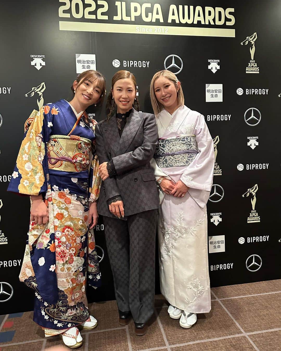 上田桃子のインスタグラム：「JLPGAアワード表彰式🏆 . . . 今年もこの場にいれて幸せです。 来年のこのアワードに、メジャーチャンプになって帰ってきたいなと思いました❤️‍🔥 ・ ・ ・ 可愛い後輩ちゃん達ばかりです🫶❤️‍🔥 #JLPGAアワード #2022 #幸希サンは希少な先輩です」