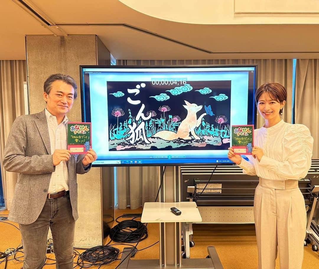 フジテレビアナウンサーさんのインスタグラム写真 - (フジテレビアナウンサーInstagram)「海老原優香です！  奥寺アナとあなせんに行ってきました！  YouTubeで配信中の#デジタル紙芝居 を使って、 小学校4〜6年生に朗読レッスン✨  ごん狐に出てくる役になりきって、 皆さん上手にアフレコしていましたよ🦊  #あなせん#朗読 #奥寺健 #海老原優香」12月21日 18時14分 - fujitv_announcer