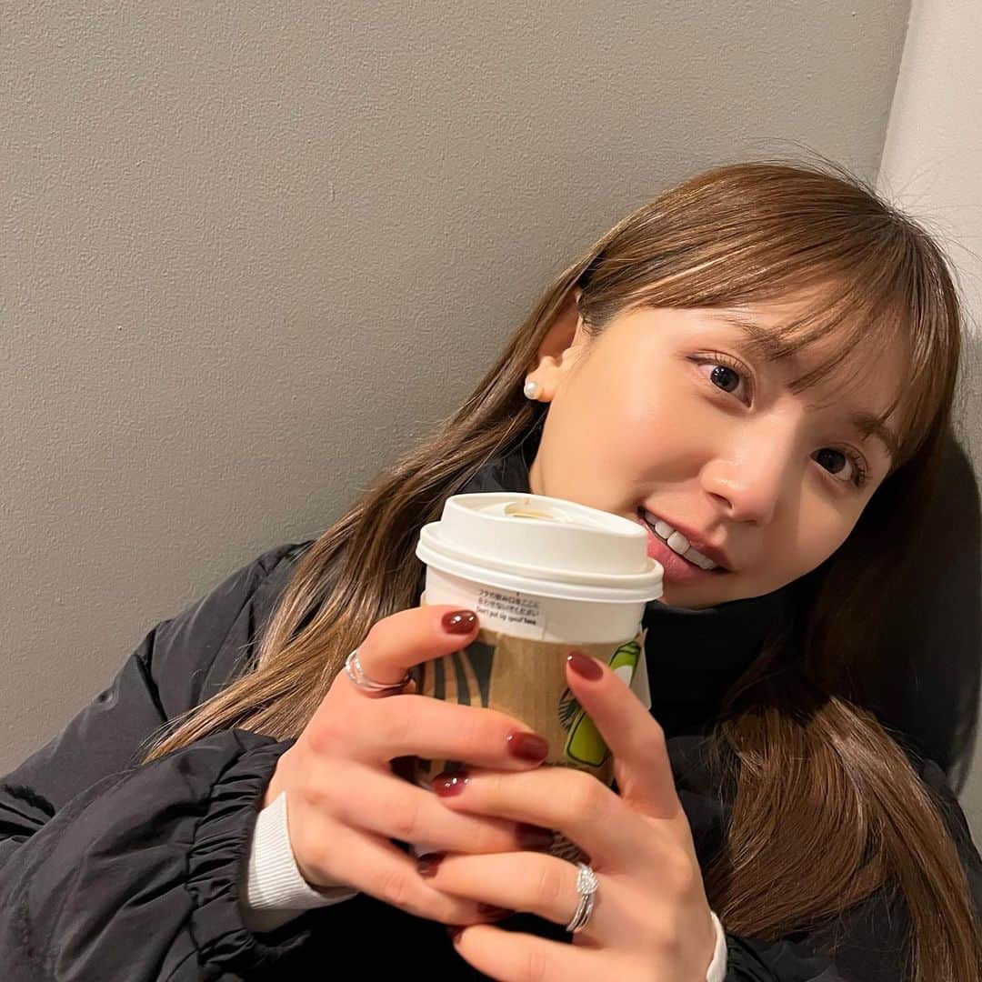 ひよんのインスタグラム：「☕️⛄️  ソイラテ エクストラホットに限る。 みんなはスタバ飲んだ？😆  #ひよん #スタバ」