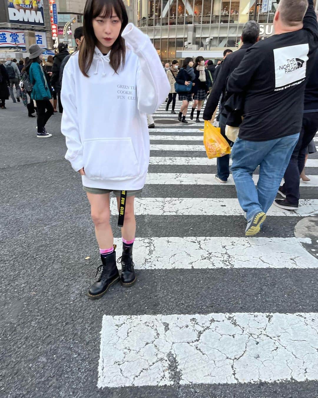 石塚朱莉さんのインスタグラム写真 - (石塚朱莉Instagram)「@greenteacookiefunclub  シャッターに弱すぎるアタクシ📸  vulnerable to camera shutter📸😭  #gtcfc」12月21日 18時27分 - akari_ishizuka