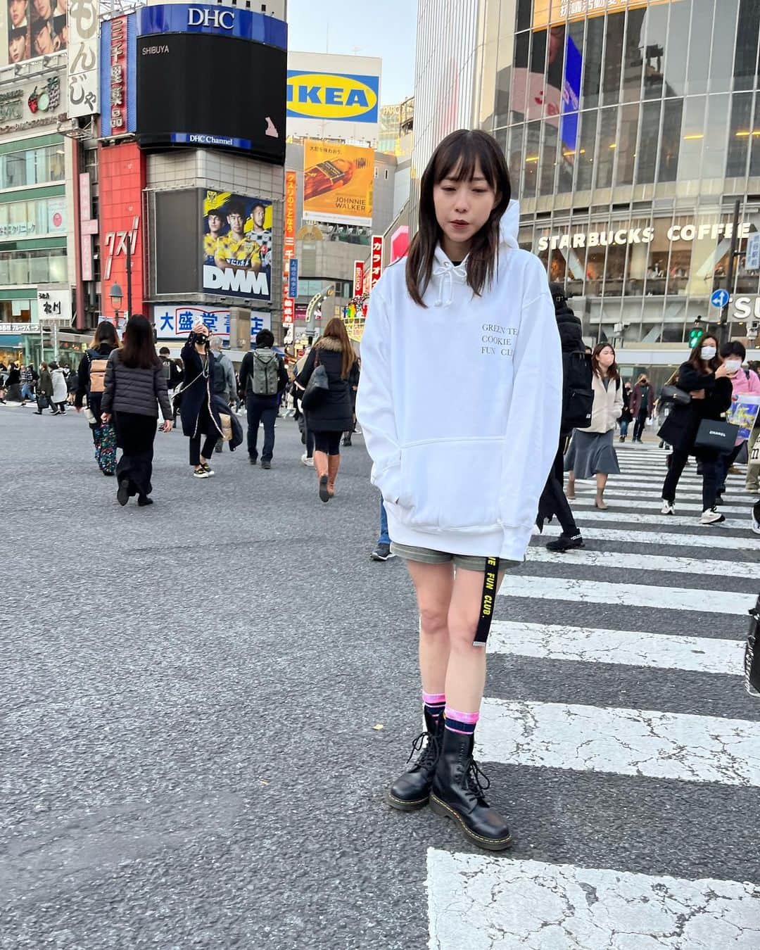石塚朱莉さんのインスタグラム写真 - (石塚朱莉Instagram)「@greenteacookiefunclub  シャッターに弱すぎるアタクシ📸  vulnerable to camera shutter📸😭  #gtcfc」12月21日 18時27分 - akari_ishizuka
