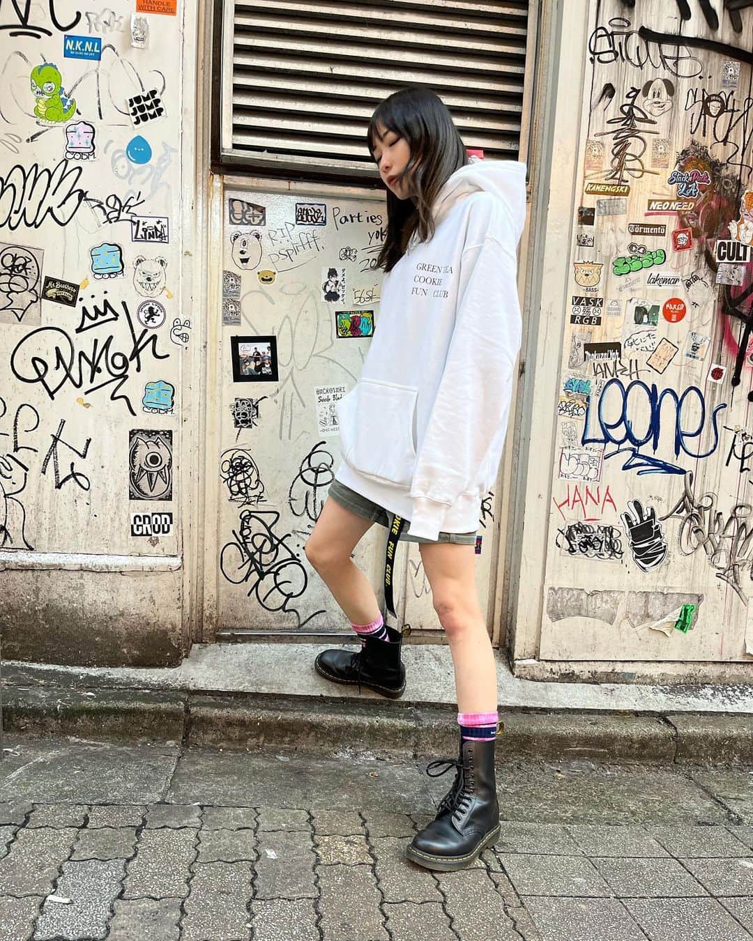 石塚朱莉さんのインスタグラム写真 - (石塚朱莉Instagram)「@greenteacookiefunclub  シャッターに弱すぎるアタクシ📸  vulnerable to camera shutter📸😭  #gtcfc」12月21日 18時27分 - akari_ishizuka