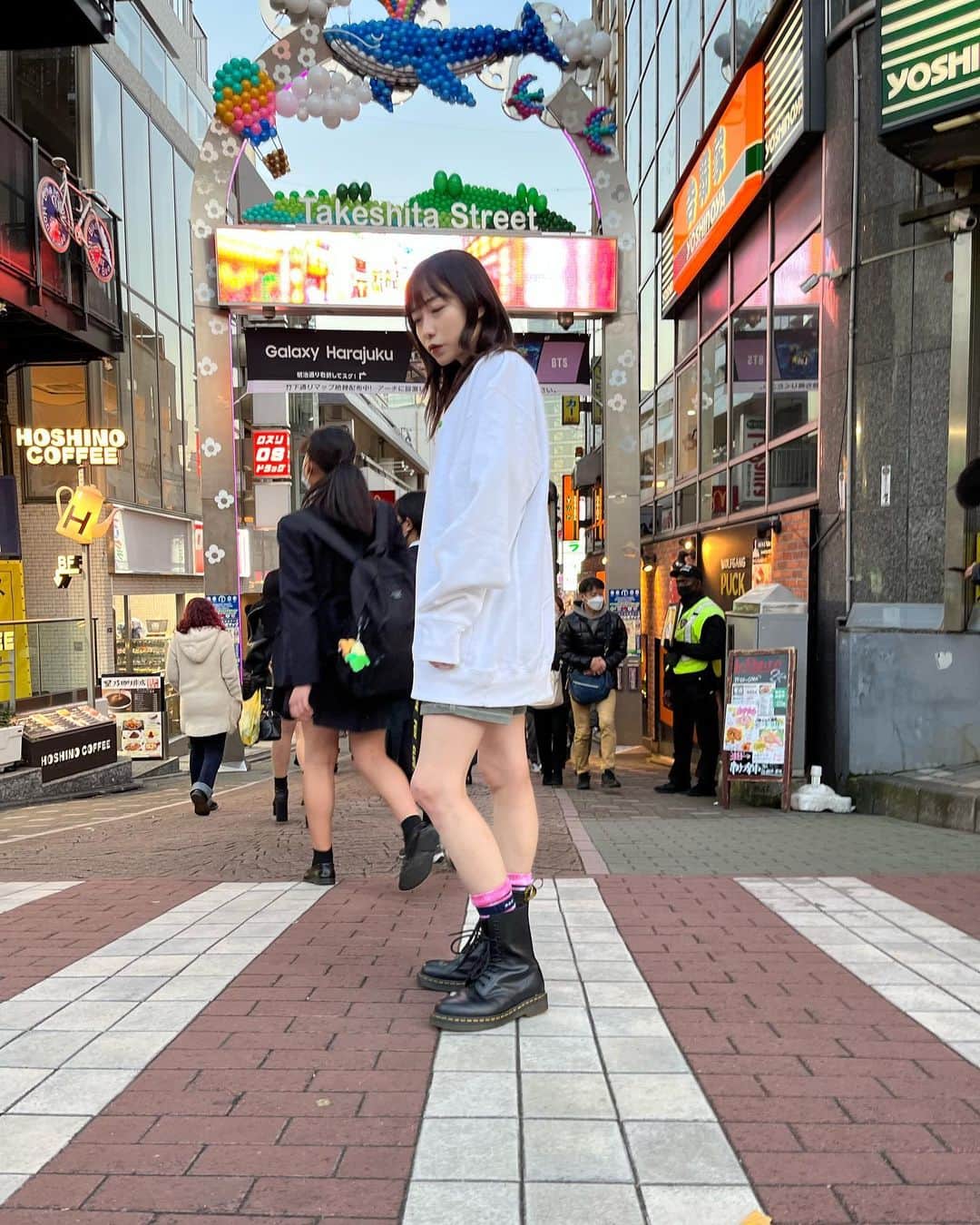 石塚朱莉さんのインスタグラム写真 - (石塚朱莉Instagram)「@greenteacookiefunclub  シャッターに弱すぎるアタクシ📸  vulnerable to camera shutter📸😭  #gtcfc」12月21日 18時27分 - akari_ishizuka