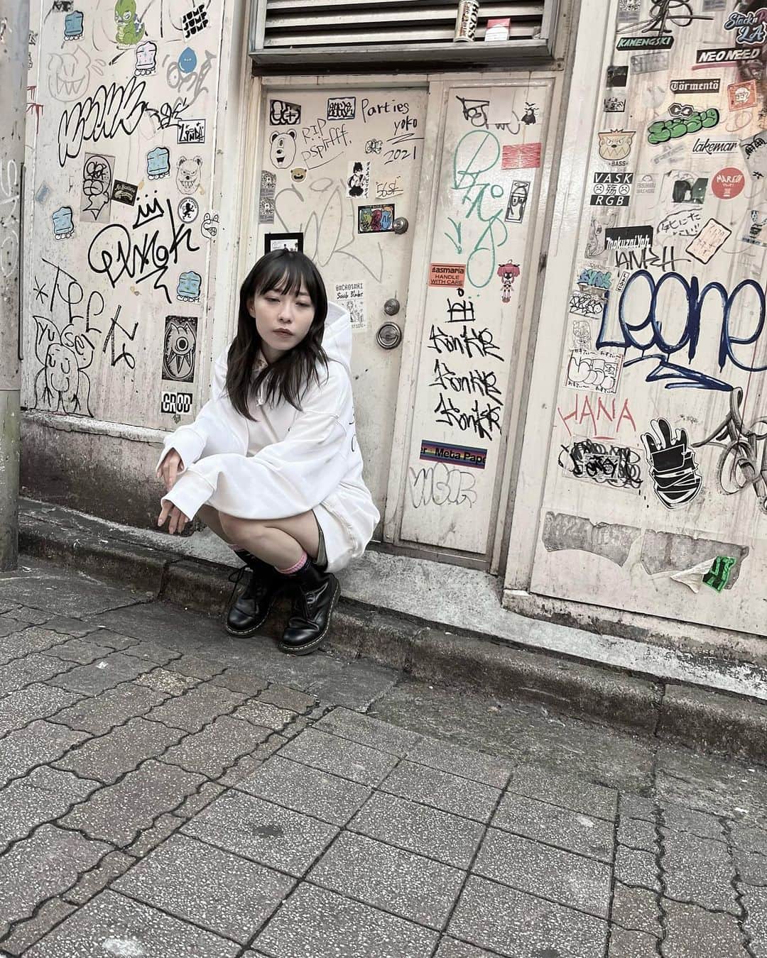 石塚朱莉のインスタグラム：「@greenteacookiefunclub  シャッターに弱すぎるアタクシ📸  vulnerable to camera shutter📸😭  #gtcfc」