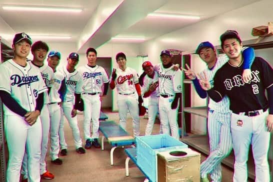 高橋昂也のインスタグラム：「先日、徳栄OBのプロ野球選手で野球教室がありました😳 . . 久しぶりの先輩、後輩達と 意見交換やコミュニケーションの場となり非常に有意義な場となりました😷 . . また、小学生との野球教室では僕の出身のチームを始め地元のチームが集まっていたので懐かしい気持ちと共に子供達から元気をもらい良いリフレッシュになりました😆  #野球教室 #花咲徳栄」