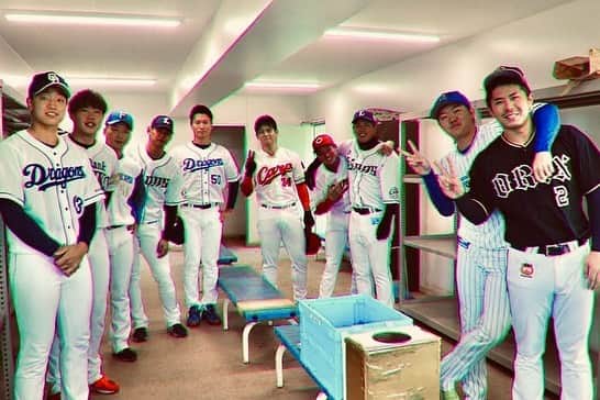 高橋昂也さんのインスタグラム写真 - (高橋昂也Instagram)「先日、徳栄OBのプロ野球選手で野球教室がありました😳 . . 久しぶりの先輩、後輩達と 意見交換やコミュニケーションの場となり非常に有意義な場となりました😷 . . また、小学生との野球教室では僕の出身のチームを始め地元のチームが集まっていたので懐かしい気持ちと共に子供達から元気をもらい良いリフレッシュになりました😆  #野球教室 #花咲徳栄」12月21日 18時29分 - takahashikoya_0927
