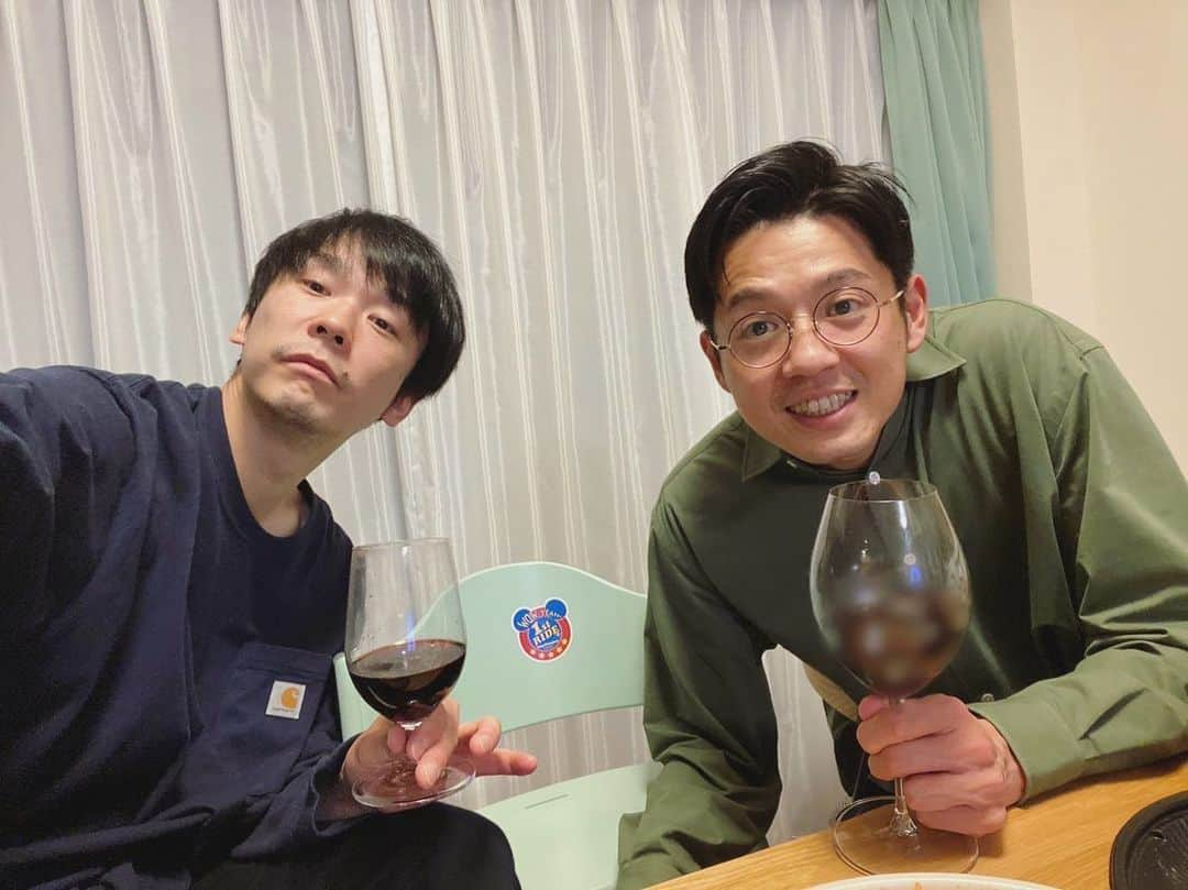 桑原雅人のインスタグラム：「酔っ払い  #濱家さん副音声 #を聞かせて頂くためにお邪魔 #えぐい #勉強になる #タクシー呼んでもらいました #運もえぐいんかい」