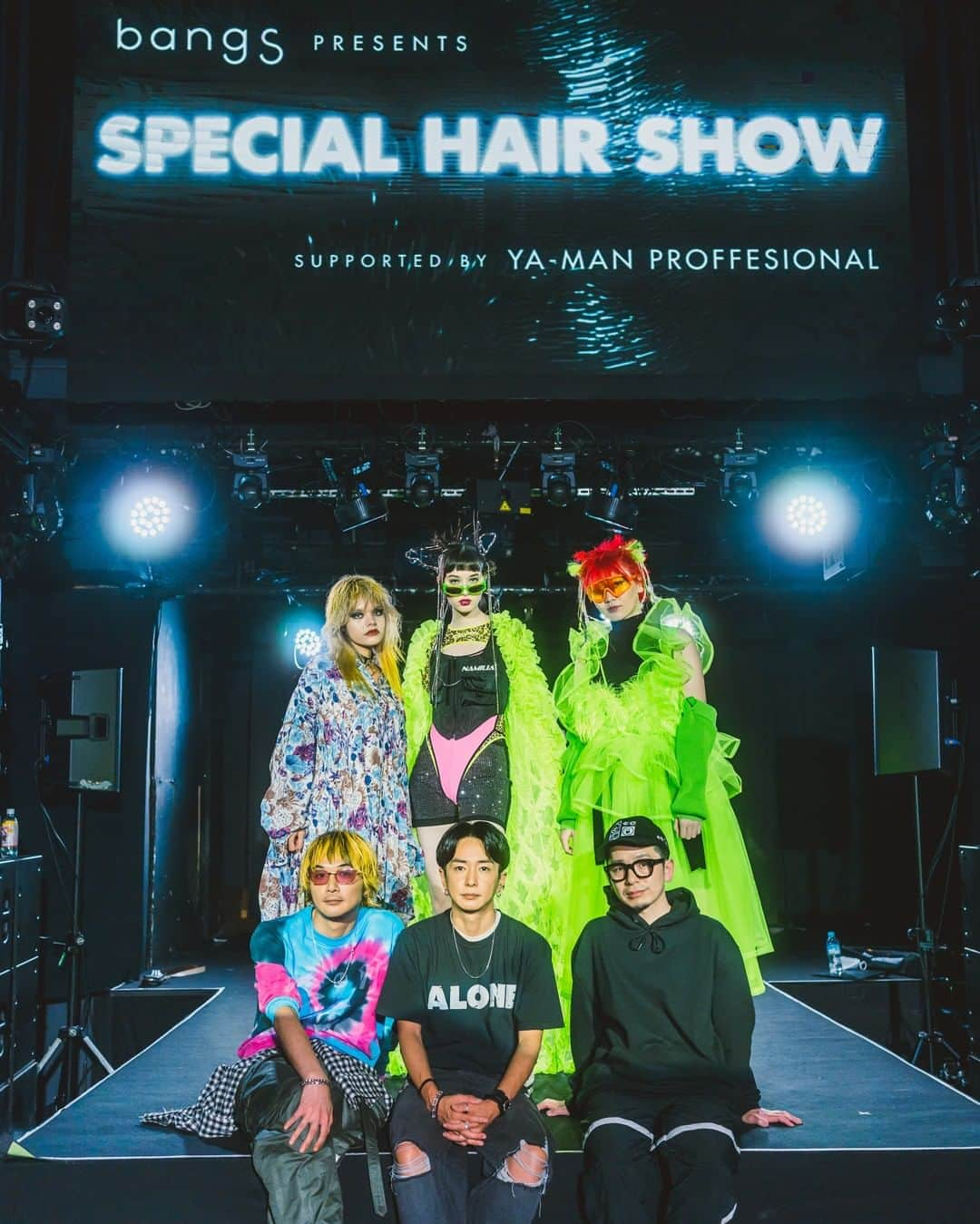 bangsのインスタグラム：「奈良裕也×内田聡一郎×みやちのりよしがラインナップ！【 bangs スペシャルヘアショー】密着レポート！  @yuyanara @soucuts @miyachinoriyoshi  奈良裕也×内田聡一郎×みやちのりよしの三大カリスマによる「bangs SPECIAL HAIR SHOW suppported YA-MAN PROFFESIONAL」を、2022年10月25日（火）に、大阪市のクラブJOULEで開催しました。その様子をbangs編集者の桑名真理子がレポート取材！   多くの美容師が憧れる3人が今回のヘアショーに込めた想いとは！？   トークセッションでは美容業界の展望や若手へのメッセージも！  ぜひ最後までお読みください！  @yamanpro_official  〈edit〉 photo Shota Tokaji @tototokaji writer Takeshi Toyama @toyama.takeshi79 director mariko kuwana @kuwana__mariko producer @beaura_takuya  #奈良裕也　 #shima #内田聡一郎 　#LECO #みやちのりよし　#SHACHU #yamanprofessional 　#桑名真理子　　#ヘアスタイル #作品撮り #有名美容師 #有名美容室 　#有名美容師　#bangs編集部 #ヘアカラー #ヘアカタログ #人気美容師　#美容師アシスタント　#サロモ　#美容師さんと繋がりたい #美容好きな人と繋がりたい　#美容室　#ヘアカタ　#2022年人気ヘア　#美容師スタイリスト　#ヘアメイク　#サロンモデル　#トレンドヘア　#ヘアスタイル　#美容師スタイリストと繋がりたい」