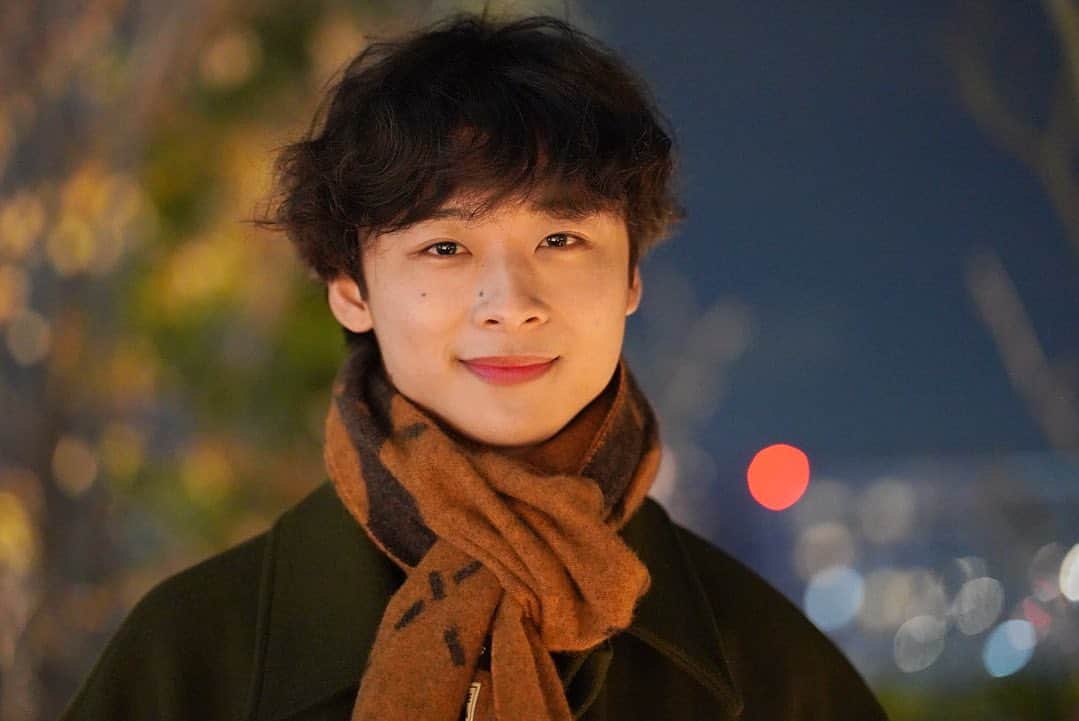 安藤祐輝のインスタグラム：「マネージャーにカワウソみたいだねって言われた😸 初めてパルコの屋上行った✌️  #来年2023年1月28日にZepp横浜でワンマンライブがあるよ🎅 一般チケット絶賛発売中です！ 待ってるよ🫶」