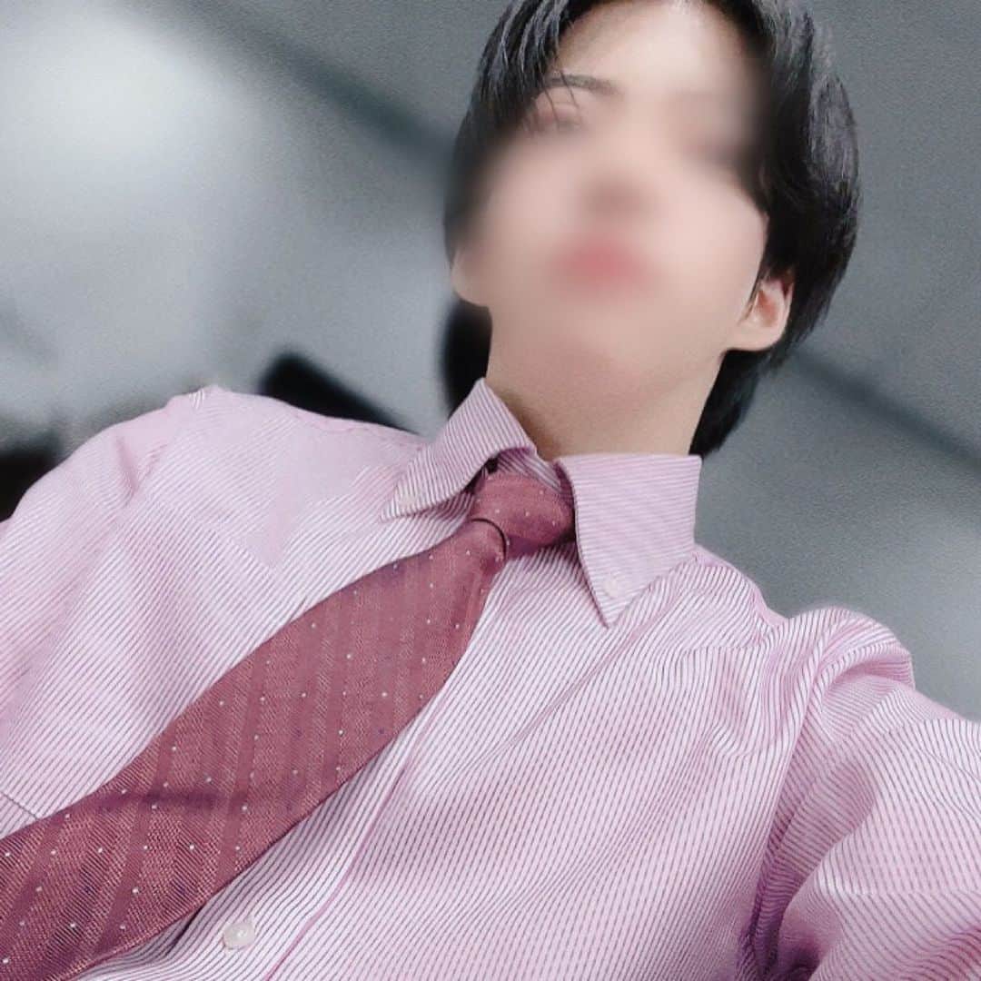 のインスタグラム：「お仕事中さとにゃん すき？」