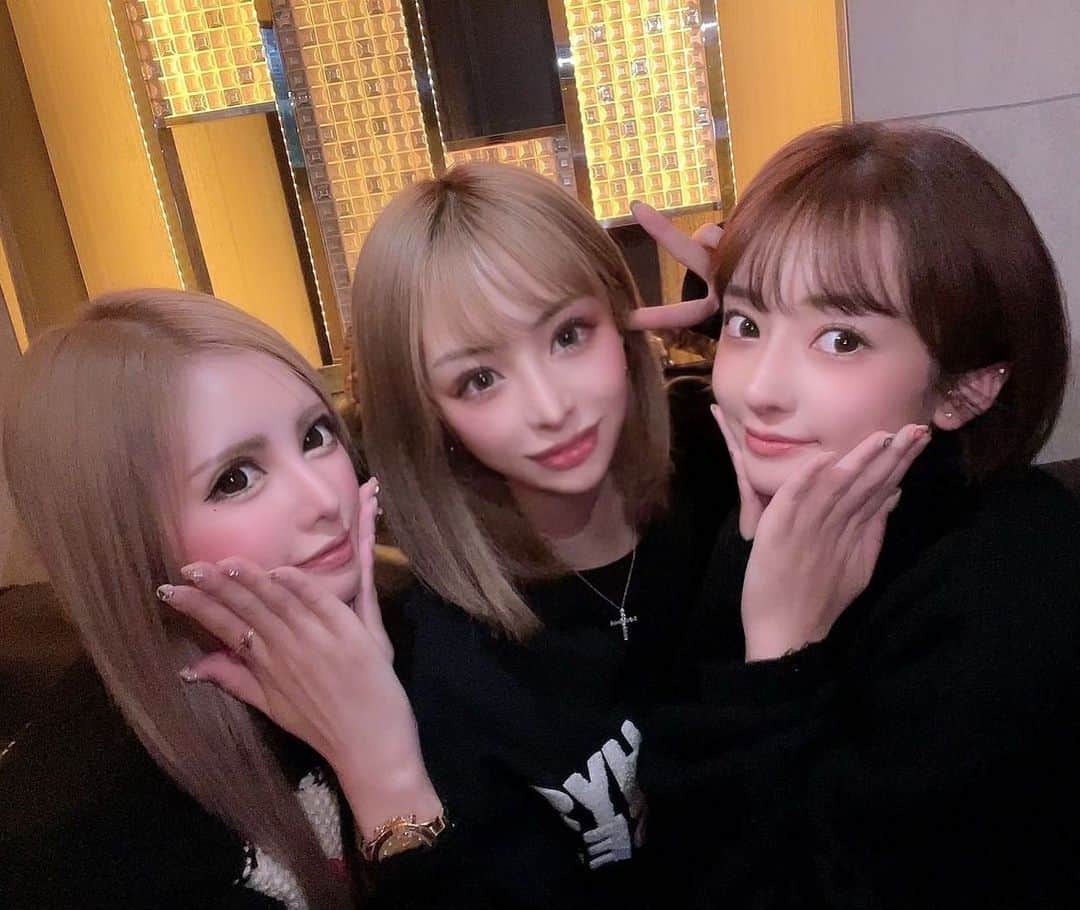 門りょうのインスタグラム：「いつものメンツで忘年会🍶 あいするふたりと年内最後会えました❤️‍🔥」
