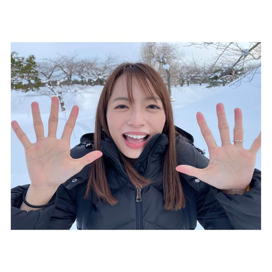 阿部芳美さんのインスタグラム写真 - (阿部芳美Instagram)「冬休みを頂いています！☃️ "日常"から少し離れてリフレッシュ🥺✨ 一面銀世界…❄️すごいー！！  いっぱい食べていっぱい笑って 良い時間を過ごして…🤭🤍 帰ったら年末お仕事頑張ります！🙋‍♀️  今週のストライクを代わってくださる雅さんありがとうございます😭  #冬休み #休日の過ごし方  #雪 #☃️」12月21日 20時59分 - yoshimi_abe0410