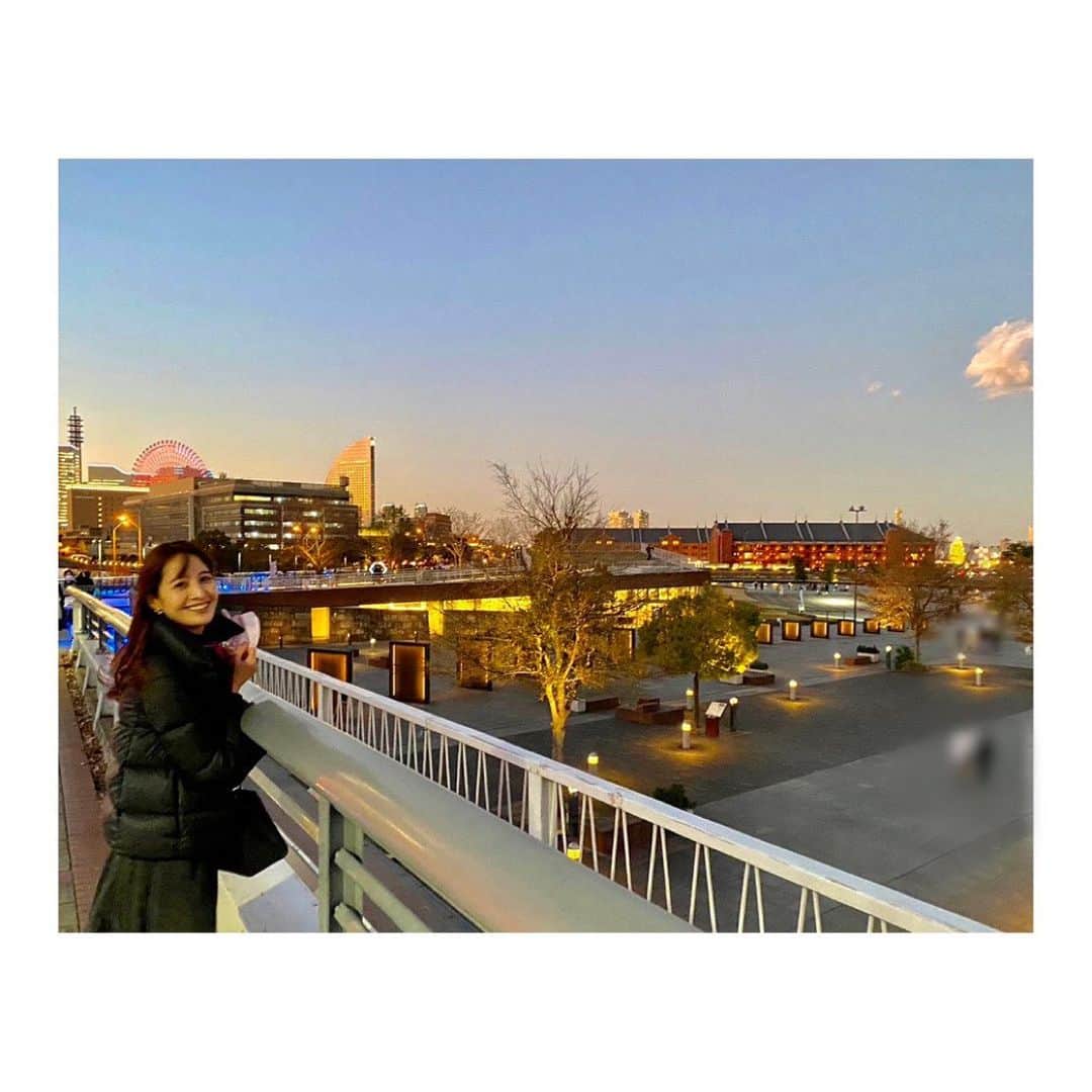 のインスタグラム：「* 中華街🍜🌟❤️とクリスマスマーケット🎄✨  今週末はクリスマスですね‼︎  私もちょっと前に、横浜で クリスマス気分を味わって来ました✨  赤レンガ倉庫でクリスマスマーケットが 開かれているんです✨  街の至る所がライトアップされていて綺麗でした☺️  #横浜　#中華街 #赤レンガ倉庫  #クリスマスマーケット #イルミネーション」
