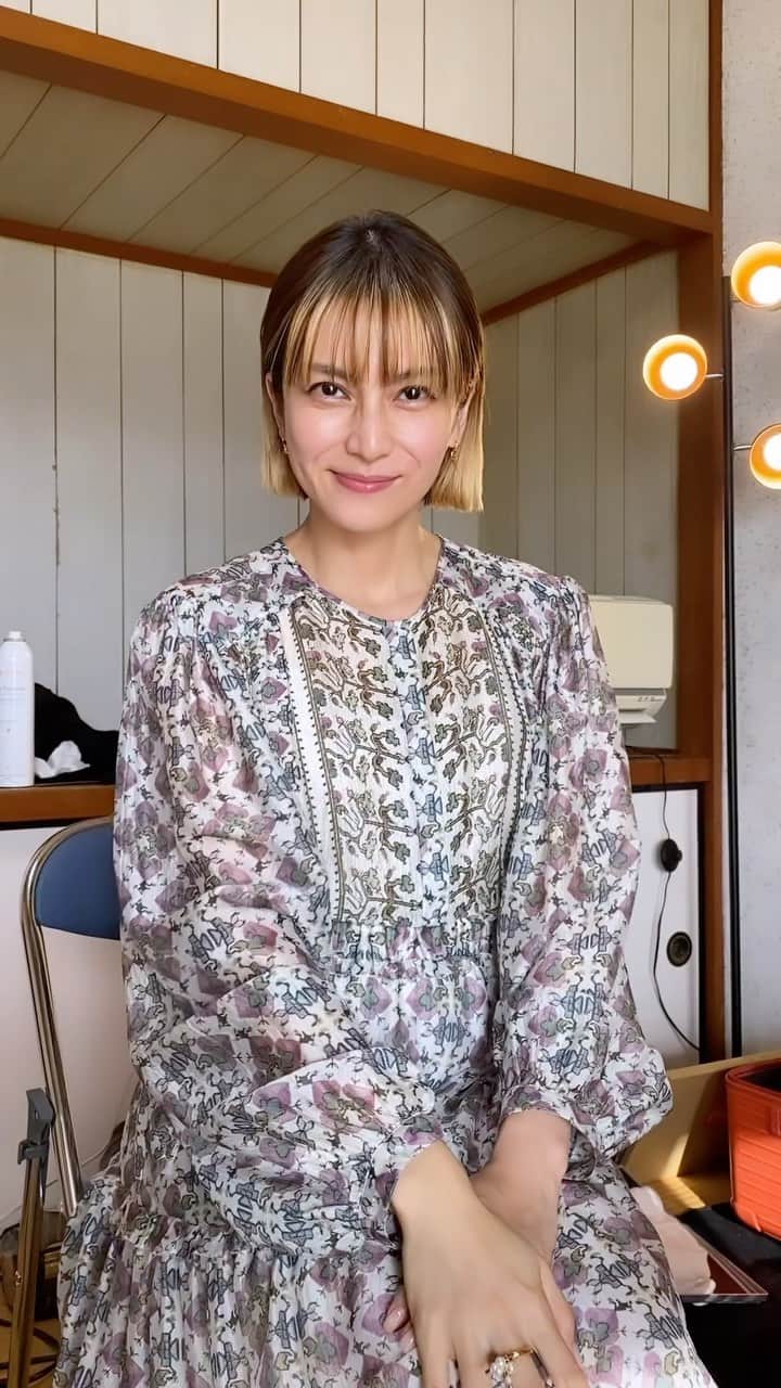 柴咲コウのインスタグラム：「両手に馴染ませてから、顔を包み込んで しっかり、深呼吸...🫧 ほのかで爽やかな香りに気持ちも落ち着きます。 お肌にも心にも、潤いを🥺  INORI バランシング イノセンス オイル @hafuri_me_official」