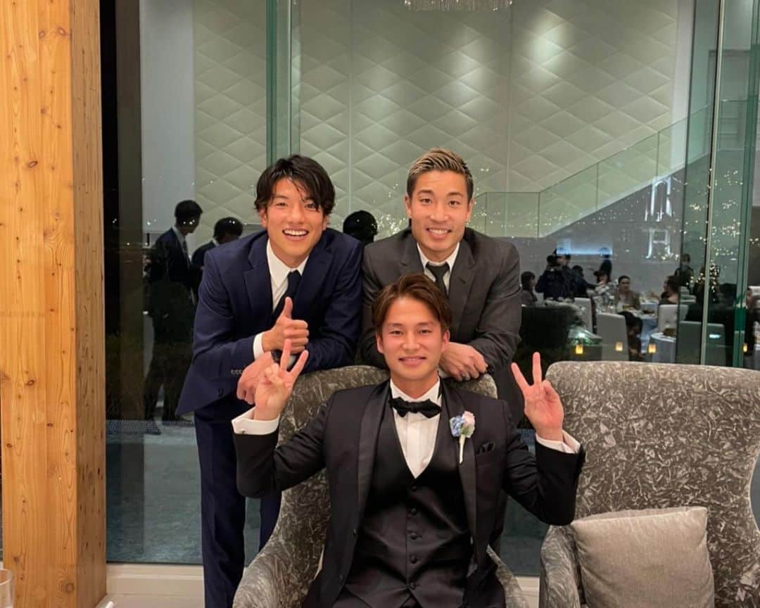 井出遥也さんのインスタグラム写真 - (井出遥也Instagram)「結婚式🤵‍♂️👰‍♀️  2022.12.18」12月21日 22時06分 - haruya_ide11