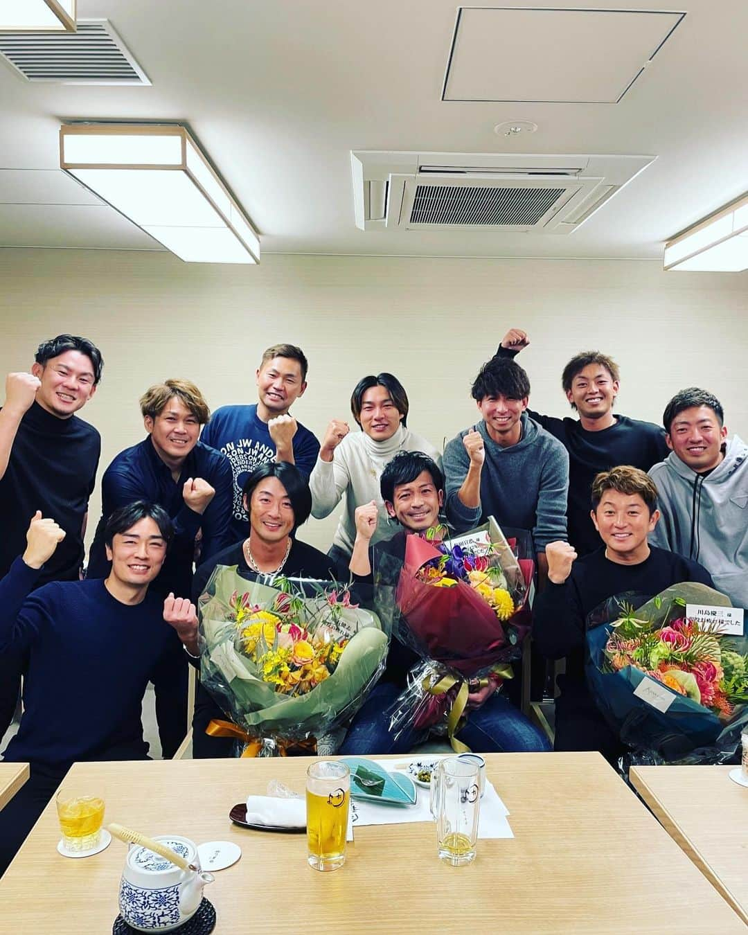 中村晃さんのインスタグラム写真 - (中村晃Instagram)「慶三さん、健志さん、現役生活お疲れ様でした！  松田さん、ジャイアンツでも頑張ってください！  #ホークス #お疲れ様会 #激励会 #話し足りない #最高メンバー #最強メンバー #来年も頑張ろう」12月21日 22時08分 - akira.nakamura7