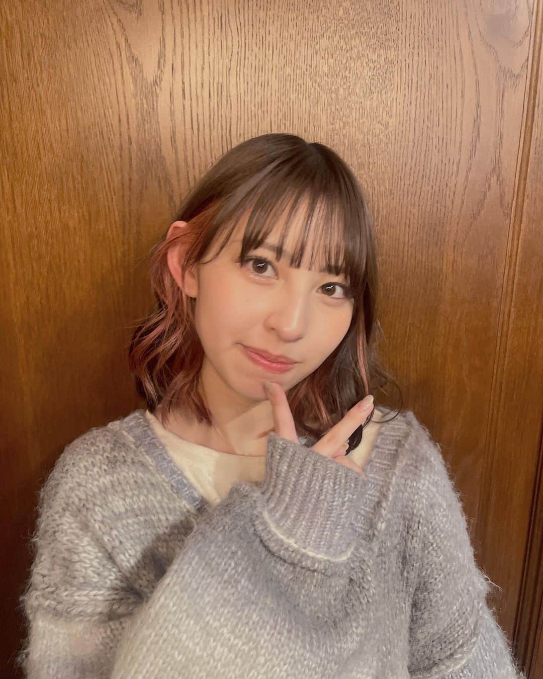 沖口優奈のインスタグラム：「久々にインナーカラー復活 ピンクだよー  #インナーカラー」