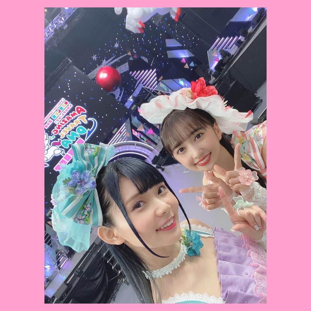 諏訪ななかのインスタグラム：「. AZALEA 2nd LoveLive!  ～Amazing Travel DNA Reboot～  Blu-ray Memorial BOX  本日発売✈️𓈒𓂂𓏸  ドレスもセットも可愛かったよ🎠🎡🎢  1年越しに写真📸笑  #lovelive #AZALEA」