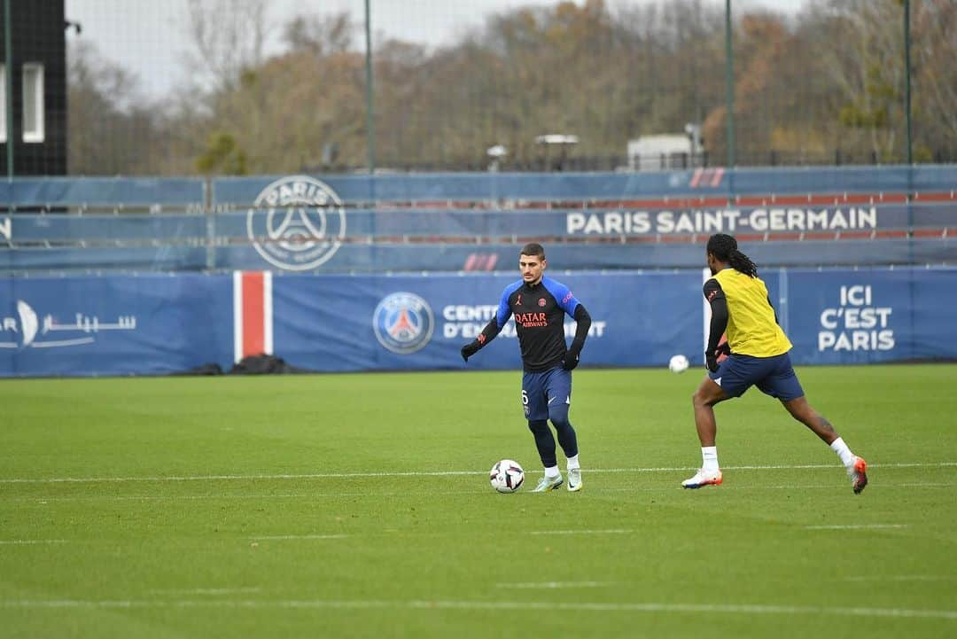 マルコ・ヴェッラッティさんのインスタグラム写真 - (マルコ・ヴェッラッティInstagram)「Enfin ça va bientôt reprendre ⚽️😍」12月21日 22時48分 - marco_verratti92