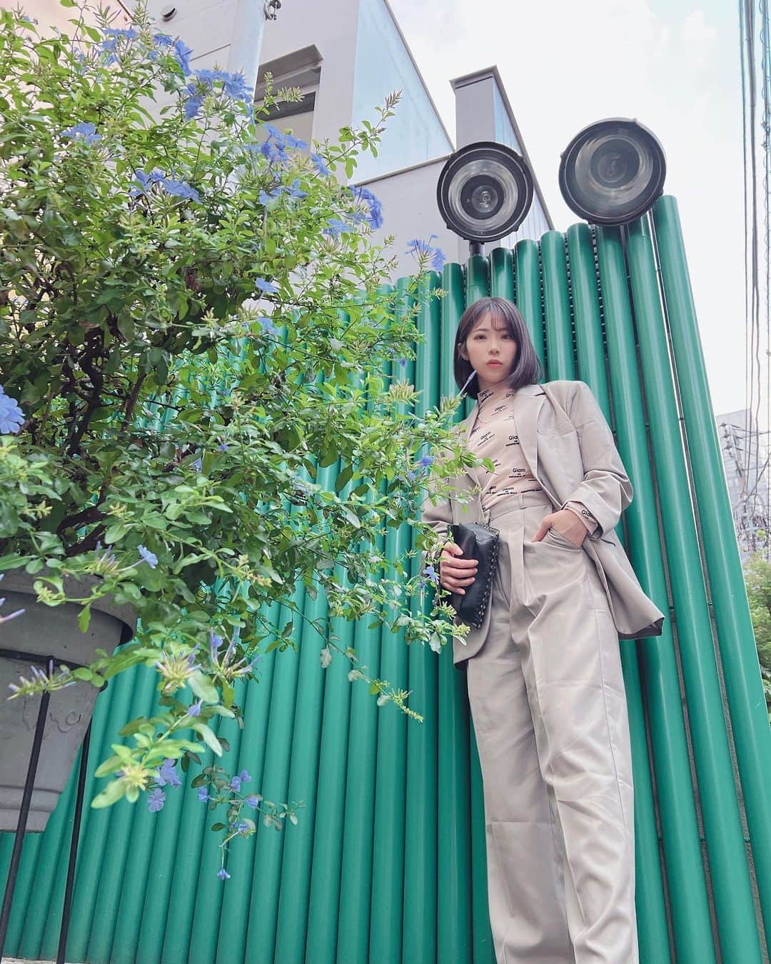 鈴木ふみ奈のインスタグラム：「@harajukugolf_academy でゴルフのレッスンを受けてきました⛳️  出来ない事は分解して分かりやすくして教えてくれます◡̈⃝︎ 赤石コーチいつもありがとうございます🔥  1.2.3枚目のセットアップは @mikapu0519 さんのブランド @marque_official です💚  I’ve been practicing golf these days⛳️」