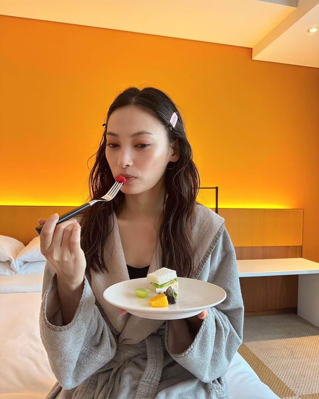 大政絢のインスタグラム：「🍓🍇🍍✌️」