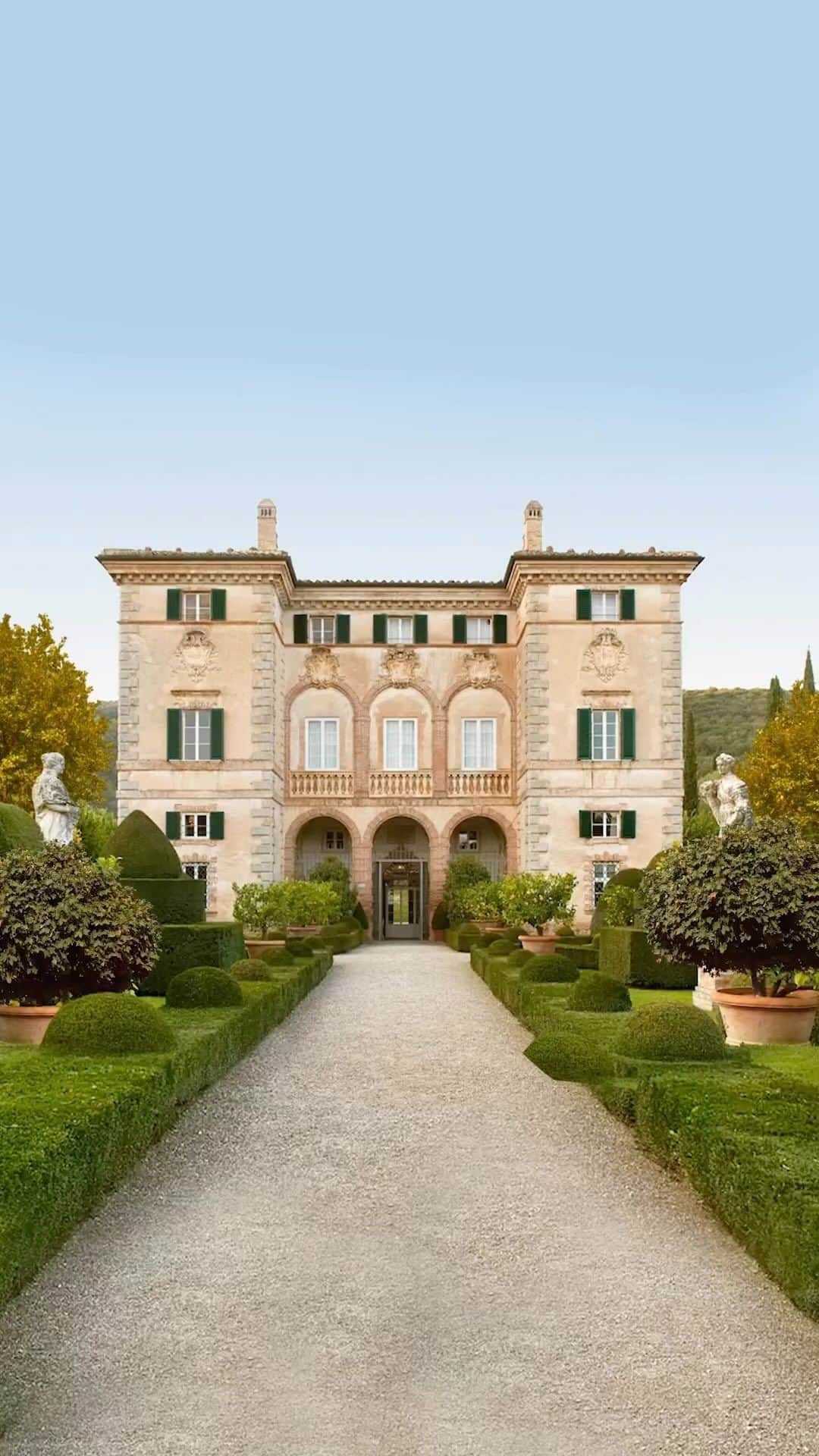 Airbnbのインスタグラム：「You’ll want to bust out in song too. 🎶 the Historical homes Category」
