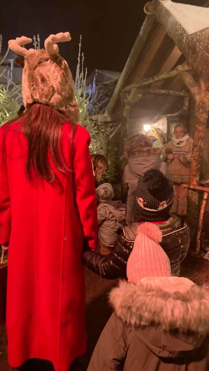 シェリル・コールのインスタグラム：「Thank you for the Christmas magic💫✨🥰 @laplanduk  Wishing you all the warmest wishes for Christmas 🎄🎅🏼🤶🏼🙏🏼」