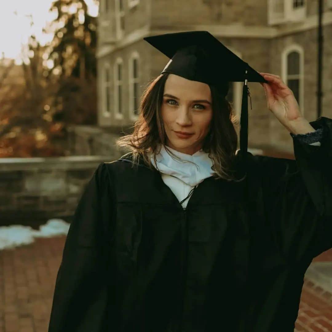 ブリタニ・クラインのインスタグラム：「Stopping by on the shortest day of the year, at least here in the northern hemisphere, with possibly my longest post of 2022.❄️  Nearly half of students attending college are first-generation college students (the first in their family to obtain a bachelor’s degree or higher). This creates a variety of challenges related to choosing a major, understanding finances, knowing the importance of involvement, and persisting on to graduation. According to Pew Research, in the U.S. only 26% of people with parents who do not have degrees obtain a bachelor’s compared to 70% of people with at least one college-educated parent. When I attended LHU, I had no idea what first-gen was or that it was statistically unlikely for me to enroll, drop out to go on a reality show and model, come back to college, and graduate with honors. Once I started working in higher education, I discovered this identity and information.   Last weekend, I had the honor of attending Penn State’s Graduate School commencement ceremony to receive my Master of Professional Studies degree in Strategic Communications from the Donald P. Bellisario College of communications. 🎓 I started this journey in 2019 and a lot has happened since then to create many challenges as well as cherished moments, but I won't rant about all of that. It has been an incredible experience and I am thankful for the skills, mentors, and friends gained. Now, I'm excited to close this chapter and focus on the present. 📚  📸 @all.things.kind was incredible and helped celebrate this moment with photos! I'll definitely share more from this shoot later.   Have a good week! ✨   #WinterSolstice #Graduation #PSUGrad #PennState  #AllThingsKind #Pennsylvania」