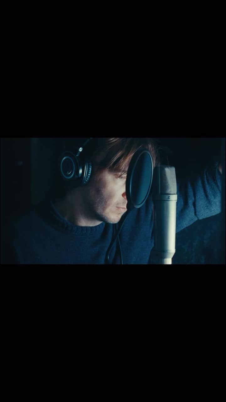 のインスタグラム：「Since it’s Winter Solstice, here’s a little video that shows the behind the scenes of recording our song. In the end we went back and ended up using the first take. The full length version of the video is available on our YouTube channel!   Filmed by @guillaumedelaperriere at the Musée des Arts Décoratifs, Paris @madparis   #wintersolstice」