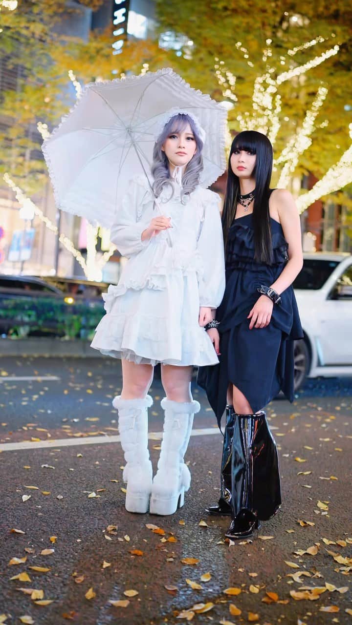 Harajuku Japanのインスタグラム：「14 Harajuku Street Styles w/ Punk, Kawaii, Retro Style, Bunny Ears, Colorful Hair & Bubble Shoes  Tell us which looks - fashion or hairstyles - are your favorites in these new snaps!! The streets of Harajuku are celebrating both the holiday illumination and fall colors right now, so the backgrounds of these snaps are prettier than usual. We were lucky to meet another group of fashion lovers with diverse tastes - from punk to kawaii kids to retro loving to denim on denim, and much more. Enjoy the street snaps and Happy Holidays from Japan!!  @y_y39_ (in @morpho_hh) @_crown_6_6_6_ (in @morpho_hh) @kae.soga @miori06kidz @gameboy_shindi @ozo_ni @toyboy_daigo @samaco_in_wonderland @kurusii4 @mnbmnb.03 @mio.retro___ @33kechan @8zuuuun8 @k._.pinky  #MikioSakabe #HeavenByMarcJacobs #JapaneseStreetwear #streetstyle #lolitafashion #streetfashion #fashion #style #streetsnaps #HarajukuFashion #streetsnaps #JapaneseFashion #JapaneseStreetFashion #JapaneseStreetStyle #Japan #Tokyo #TokyoFashion #原宿 #HelloKitty #kawaiifashion #Y2KFashion #JapanChristmas #JapanesePunk #JapaneseHairstyles」