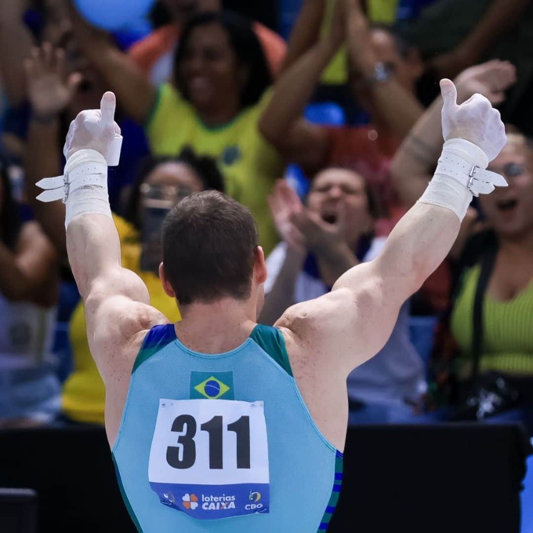アルトゥール・ザネッティのインスタグラム：「21/12 Dia do atleta!  Obrigado pela torcida e apoio de todos que me acompanham! Agradeço também aos meus patrocinadores @adidasbrasil @loteriascaixaoficial @cbginastica @timebrasil @fab_oficial @cdafab @flight_cargo porque sem eles nada disso seria possível!」