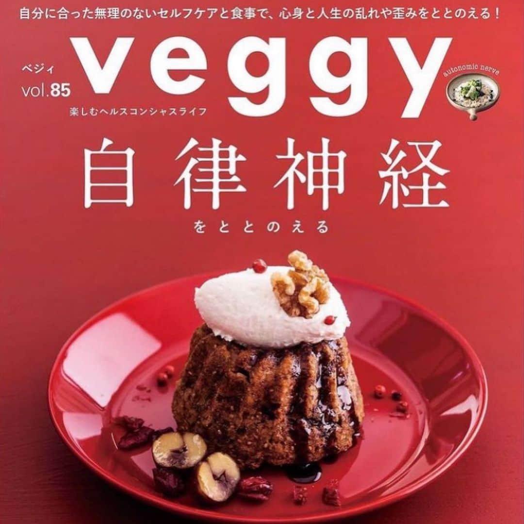 公式【サロン集客の達人】のインスタグラム：「雑誌 Veggy Vol85 『HYPER有機ゲルマニウム100』が紹介されました。 ⁡ “伝説の博士”といわれる浅井一彦博士が有機化合物のゲルマニウムの開発に成功して半世紀。長い研究の歴史がある有機ゲルマニウムには難病に対する実績も多く、医療関係者から注目されつづけています。 ⁡ 「アサイゲルマニウム」と命名された有機ゲルマニウムは水溶性で安全性が高く、優れた生理活性機能を発揮します。アサイゲルマニウムに関する論文は200本以上あり、豊富な学術研究や論文、臨床結果の報告も多く、国内で初めて、食品原材料の有機ゲルマニウムとして「健康食品の『安全性自主点検』認証登録制度」に認証登録されており、安心・安全な信頼できる有機ゲルマニウムとして体調や予防対策などの目的に期待されています。 ⁡ 「HYPER 有機ゲルマニウム 100」は、 たったスプーン一杯で(株)浅井ゲルマニウム研究所の大人1日の効果的な推奨量100mgの有機ゲルマニウムが摂取できます。さらに近年話題のLPS（リポポリサッカライド）の大人1日の推奨量500μgも同時に摂取できますので、アサイゲルマニウムとLPSと一緒にとることでコロナ禍に負けない毎日の健康生活をサポートしていきます。 ⁡ お召し上がり方：1日1回　30日分 ・付属のスプーンすり切り1杯(2mL)を目安に、飲み物や水、ヨーグルト等にいれかきまぜてお召し上がり下さい。 ※付属のスプーンのまま直接経口摂取いただいても構いません。 ⁡ ＜解説動画＞ ⁡ 詳しくは @nadeshiko_healthy_life プロフィール欄リンク YouTubeチャンネル https://youtu.be/guNo9wsXhAo ⁡ お求めは @nadeshiko_official_shop プロフィール欄リンクからジャンプ ⁡ ■HYPER有機ゲルマニウム100について ⁡ 日本では、有機ゲルマニウムを健康食品として販売する場合、「安全性を確認した有機ゲルマニウムを使用しなければならない」というルールがありますが、インターネット通販では、安全性が確認されていない有機ゲルマニウムが数多く発売されています。『HYPER有機ゲルマニウム100』は「合成保存料」、「合成着色料」は不使用。原材料成分は全て日本国内の工場で管理され厳しい試験に合格したものだけを使用して製造した安心の国産サプリメントです。 ⁡ 『 HYPER有機ゲルマニウム100』は、舐めると有機ゲルマニウム特有のわずかな酸味がしますが、他成分の配合バランスにより若干甘みがあり、そのままでも召し上がれるように食味を配合しております。健康維持のために毎日の摂取をおすすめします。 ⁡ #ハイパー有機ゲルマニウム100 #有機ゲルマニウム #アサイゲルマニウム #オーソモレキュラー栄養療法」