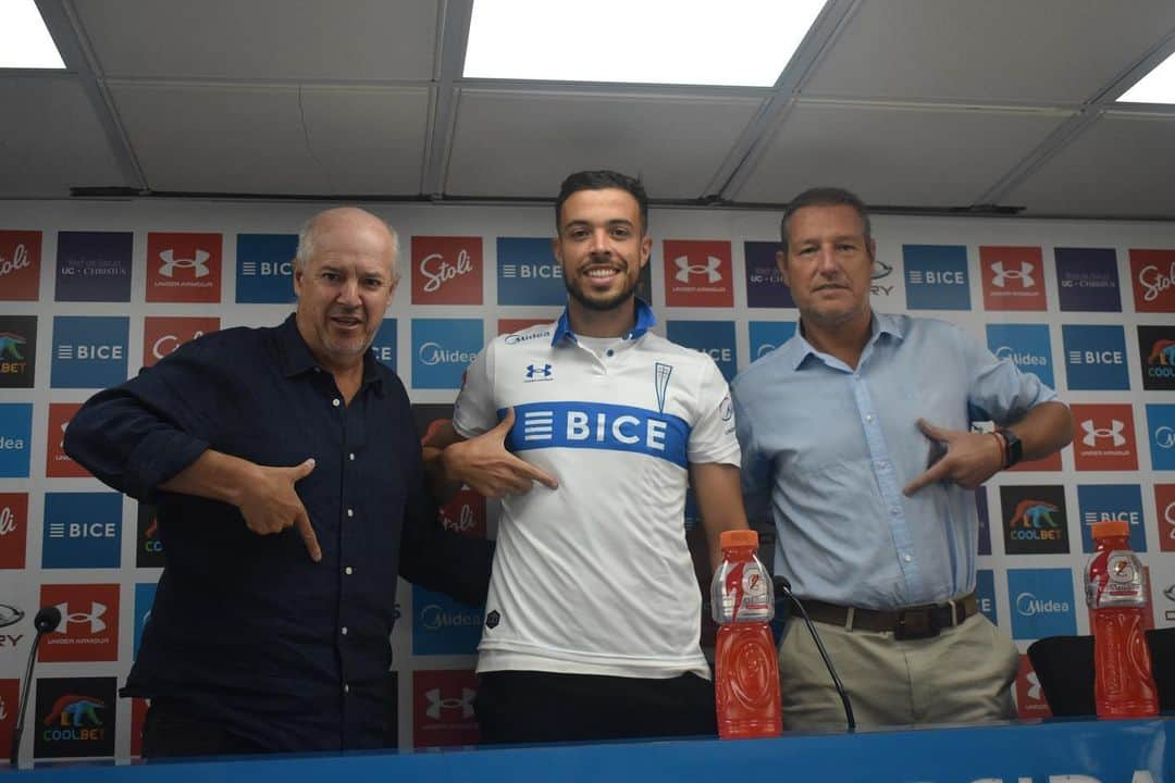 フランコ・ディ・サントさんのインスタグラム写真 - (フランコ・ディ・サントInstagram)「Agradecido a @cruzados_oficial por este nuevo desafío en mi carrera y en mi vida. Nuevamente en el país q me dio la oportunidad de dar mis primeros pasos en el fútbol profesional 💙⚽️🤍  Persevera y Triunfarás 🙏💪」12月22日 7時12分 - disanto