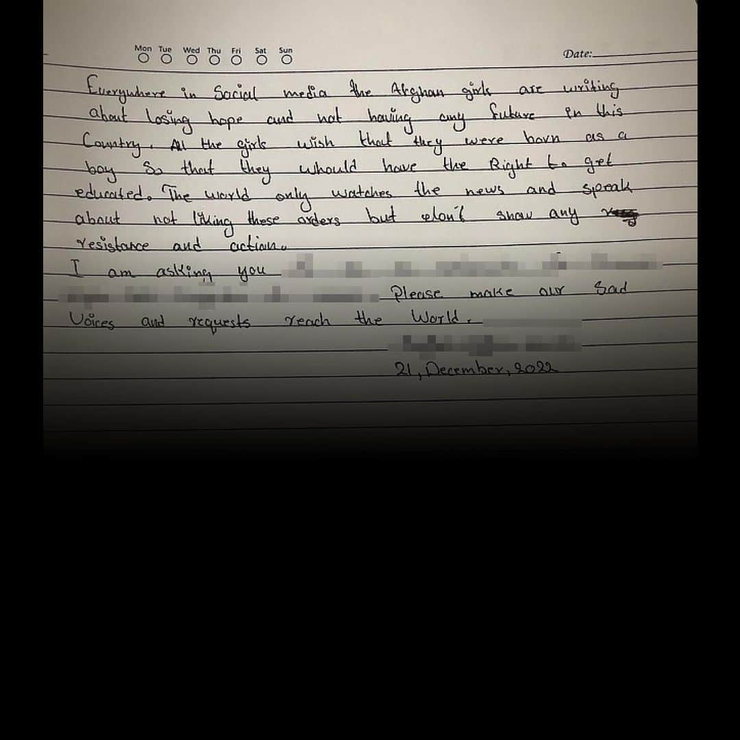 アンジェリーナ・ジョリーさんのインスタグラム写真 - (アンジェリーナ・ジョリーInstagram)「I received a new letter today from my young Afghan friend. I’m protecting her name and identity for her and her family’s sake. “I heard the saddest news”, she writes. Today the Taliban sent armed men to bar Afghan girls from going to university. It comes on top of a complete ban on high school education for girls. Afghanistan is now the only country in the world that bans education for women. “All the girls wish that they were born as a boy so that they would have the right to get educated”.  While supporting Afghan women in the face of this cruel, oppressive policy, there is more we can do to help Afghans who are rebuilding their lives in America. Congress has a chance this week to pass legislation giving a path to lawful permanent residence for Afghan families who were evacuated to the US when the Taliban took power, and to help almost 1,500 unaccompanied Afghan children who’ve been separated from their parents or primary caregiver. Please ask your Members of Congress to pass the bipartisan Afghan Adjustment Act.   #LetAfghanGirlsLearn  #AAA  @upliftafgfund」12月22日 7時29分 - angelinajolie