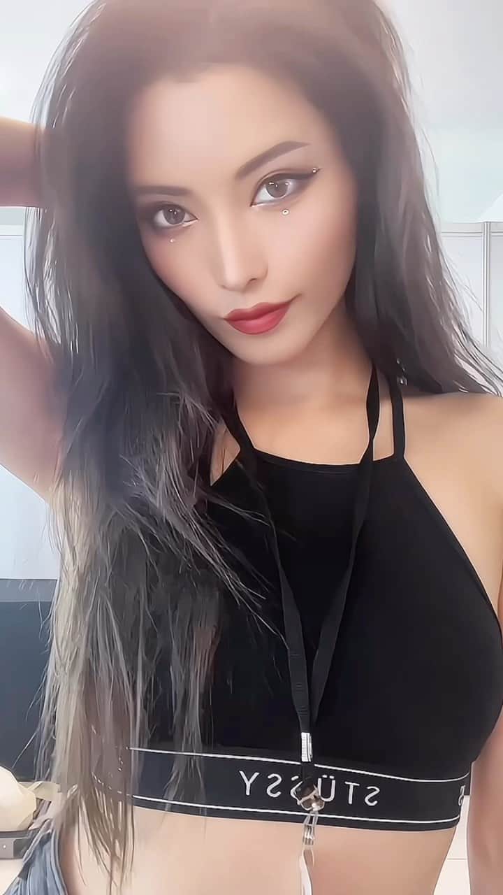 MIKAのインスタグラム：「Casual transitions🍡  ⠀ 晩ごはん何にする？🤤💭  ⠀」