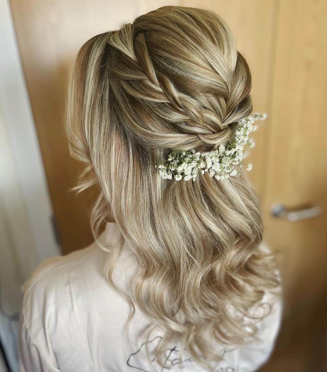 I N S T A B R A I Dのインスタグラム：「What hair look would you do for your wedding day? ☝🏼 or ✌🏼」