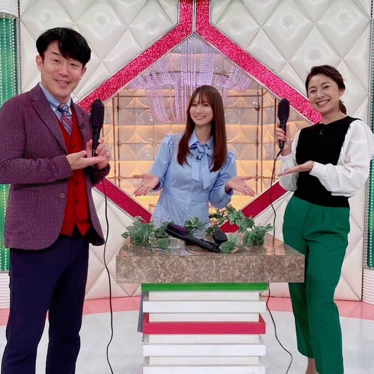 Sasaki Erikaのインスタグラム：「【明日23日はノンストップ出演】 ⁡ 明日12月22日11時からフジテレビ　ノンストップ いいものプレミアムに出演します✨ ⁡ ⁡ 今回の商品は YA-MAN『ダフニパワー』 ⁡ 頑固なくせ毛も一杯解決⁉︎ ⁡ ⁡ ⁡ 収録が終わってからも毎日手放せなくて 本気で感激した商品です😊✨ ⁡ ⁡ ⁡ 是非楽しみにご覧ください❤️ ⁡ ⁡ ⁡ 元々本日22日が放送予定日でしたが 変更になったそうです🙏 ⁡ ⁡ 昨日皆様に意気揚々とお知らせしてしまい 録画してくださった皆様には お手数おかけしてしまいすみませんでした💦 ⁡ ⁡ 混乱を避けるために昨日の記事は削除しています。 ⁡ ⁡ ⁡ ちなみに明日23日は 10時25分〜日本テレビ女神のマルシェでも YA-MANのスチーマーをご紹介します！ ⁡ 便宜上投稿を2回に分けますが 明日は、10時25分から日本テレビ 11時からフジテレビに出演の2本立てです！ ⁡ ⁡ 是非お楽しみに✨ ⁡ ⁡ ⁡ ⁡ ⁡ ⁡ #フジテレビ #いいものプレミアム #ヤーマン #ダフニ #くせ毛対策 #ストレートヘア」