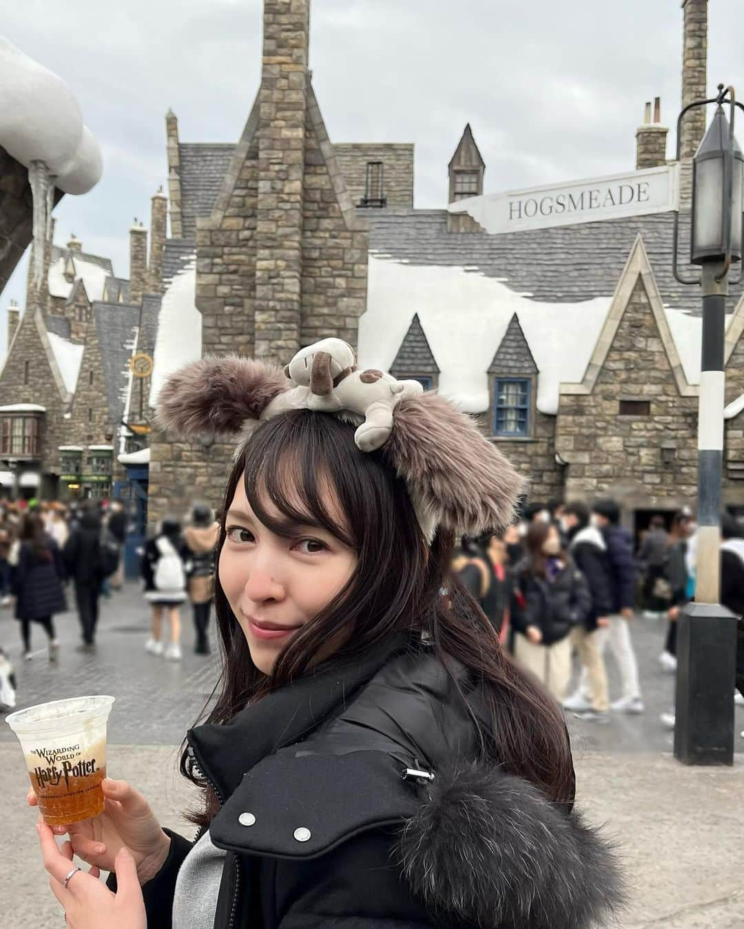 鹿野悠のインスタグラム：「🍻🧈🪄︎︎ @harukano1204  魔法使いになれました🧙‍♂️ . . .  #usj  #usjコーデ  #universalstudiosjapan  #universalstudios  #wizardingworldofharrypotter  #ウィザーディングワールドオブハリーポッター  #魔法使い  #耳 は #スヌーピー  #tatras  #butterbeer  #バタービール  #ユニバーサルスタジオジャパン  #ユニバーサルスタジオジャパン🌏」